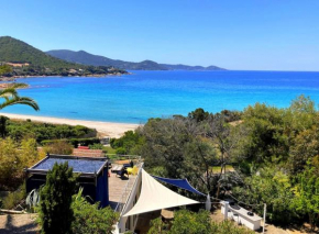 Villa contemporaine , vue mer exceptionnelle, à quelques mètres de la plage